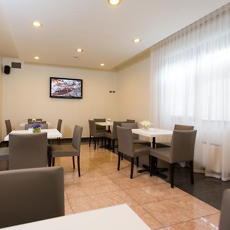 Street Hotel Comacchio Exterior photo