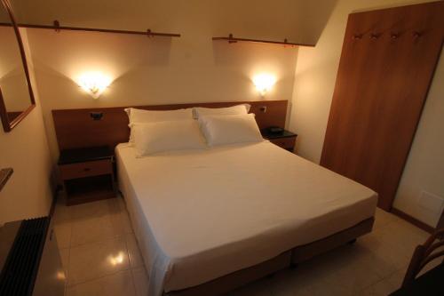 Street Hotel Comacchio Exterior photo