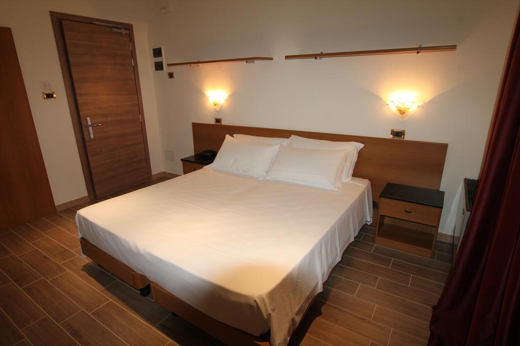 Street Hotel Comacchio Room photo