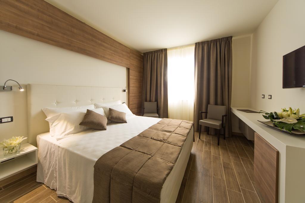 Street Hotel Comacchio Room photo