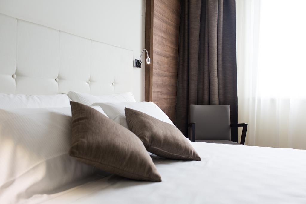 Street Hotel Comacchio Room photo