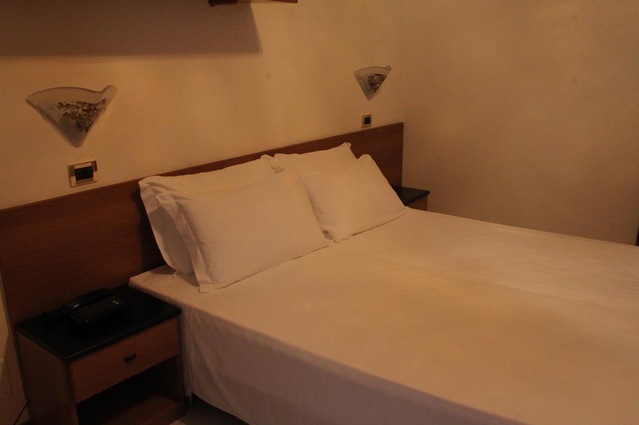 Street Hotel Comacchio Room photo